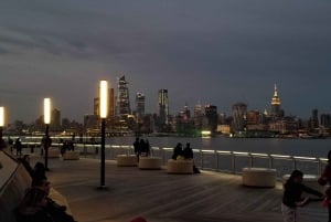 NYC: City Skyline Sightseeing Bus Tour at Night -bussikierros yöllä
