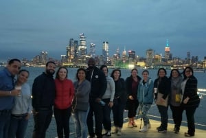 NYC: Sightseeing busstur med stadssiluetten på kvällen