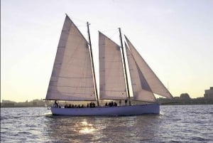 NYC: Seglats i solnedgången ombord på Schooner Adirondack