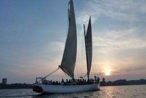 NYC: Seilas i solnedgangen om bord på Schooner Adirondack