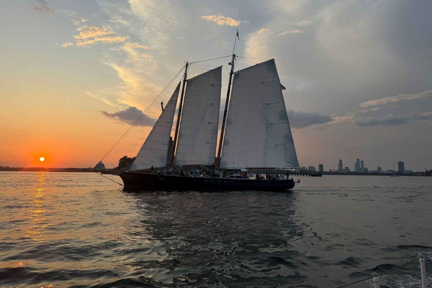 New York City: Solnedgangsseilas om bord på en skonnert