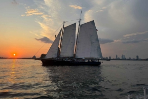 New York City: Solnedgangsseilas om bord på en skonnert