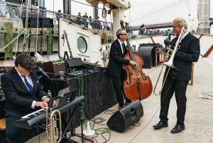 NYC: Epic Tall Ship Sunset Jazz Sail mit Wein Option