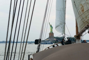 NYC: Episk Tall Ship Sunset Jazz Sail med mulighed for vin