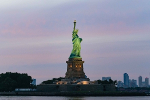 NYC: Epic Tall Ship Sunset Jazz Sail med vin som tilvalg