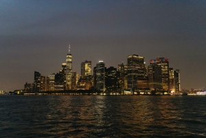 NYC: Epic Tall Ship Sunset Jazz Sail mit Wein Option