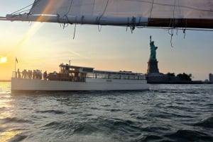 New York City: Cruise på yacht i solnedgang