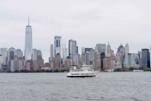 NYC: Liberty Cruise på New York Harbor med live guide