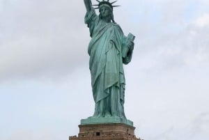 New York : Statue de la Liberté, Ellis Island et Wall Street ...