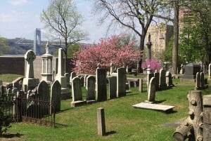 New York: Trinity Tomb Trek App Guide Tour