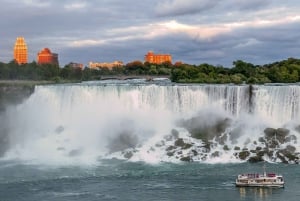 Niagara Falls Day Trip with Flights from New York