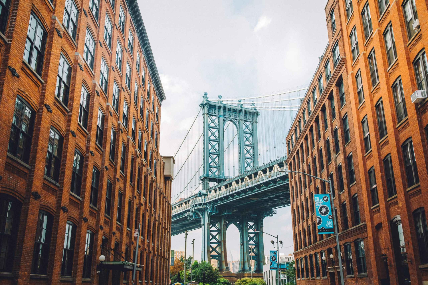 NYC: Brooklyn Bridge, DUMBO, and Skyline Guided Tour