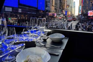 NYC Bustronome: Gourmet-Sightseeing-Tour mit Mittagessen im Panoramabus