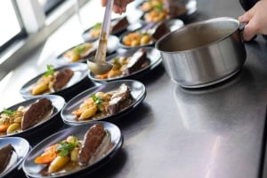 NYC Bustronome: Gourmet-Sightseeing-Tour mit Mittagessen im Panoramabus