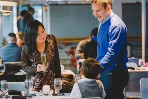 NYC: Almuerzo o Cena Buffet de Nochebuena en Crucero por el Puerto