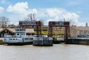 NYC: Circle Line 90-min Landmarks Cruise Skip-The-Box-Office