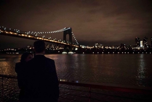 NYC: City Lights Yacht Cruise met drankje inbegrepen