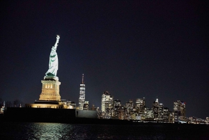 NYC: City Lights Yacht Cruise met drankje inbegrepen