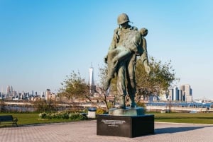 NYC: City Skyline Sightseeing Bus Tour at Night