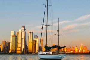 NYC- VELERO PRIVADO, ESTATUA DE LA LIBERTAD, SKYLINE DE MANHATTAN