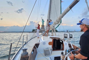 NYC- PRIVATE SAILBOAT, STATUE OF LIBERTY, MANHATTAN SKYLINE