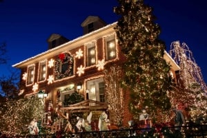 NYC: Dyker Heights and NYC Holiday Lights Tour by Luxury Bus
