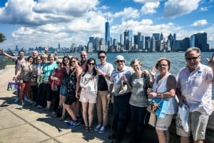 NYC: Ellis Island Private Tour with Liberty Island Access