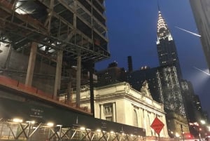 Manhattan; spacer 5. aleją i zachód słońca nad Empire State