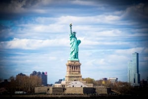 NYC: Guided Bus and Walking Tour with Staten Island Ferry