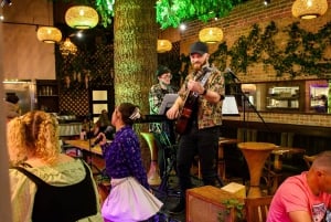 NYC: Immersive Dinner-Show mit Live-Musik