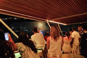 NYC: 4. Juli Dinner Cruise mit Live-Musik und offener Bar