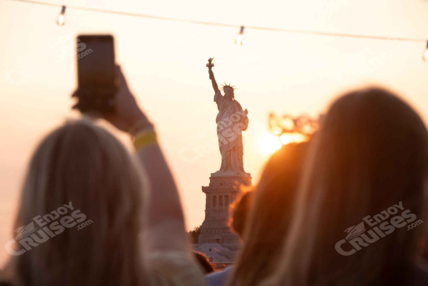 NYC: 4. heinäkuuta perheen ilotulitusjuhlaristeily, avoin baari, buffet