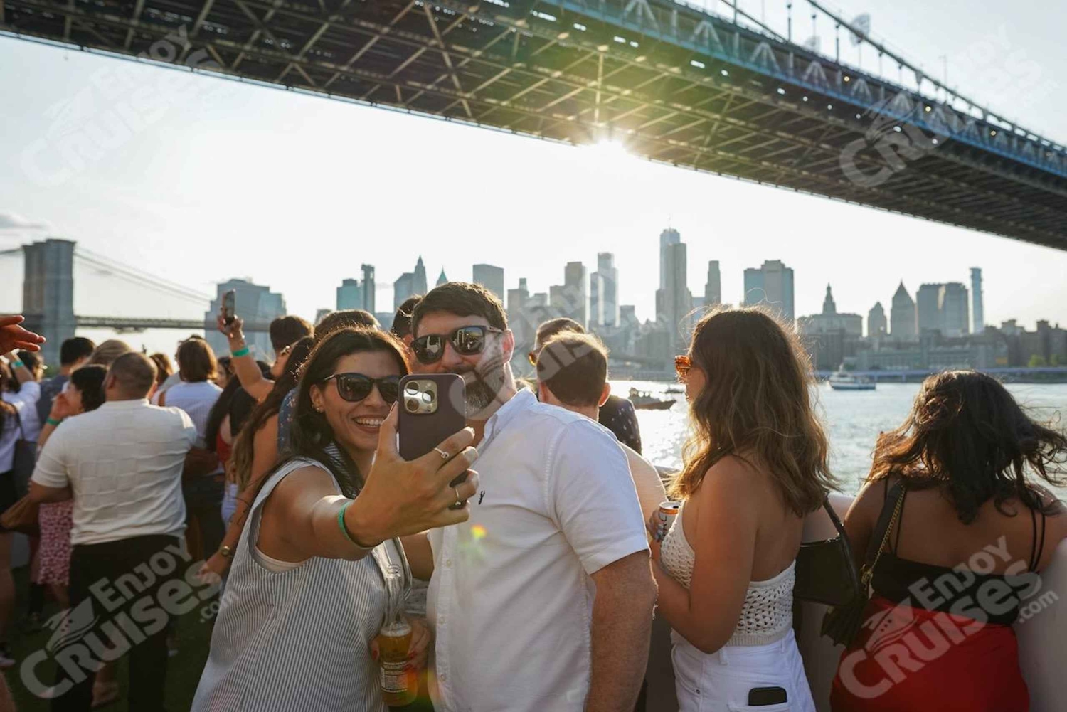 NYC: 4. heinäkuuta perheen ilotulitusjuhlaristeily, avoin baari, buffet