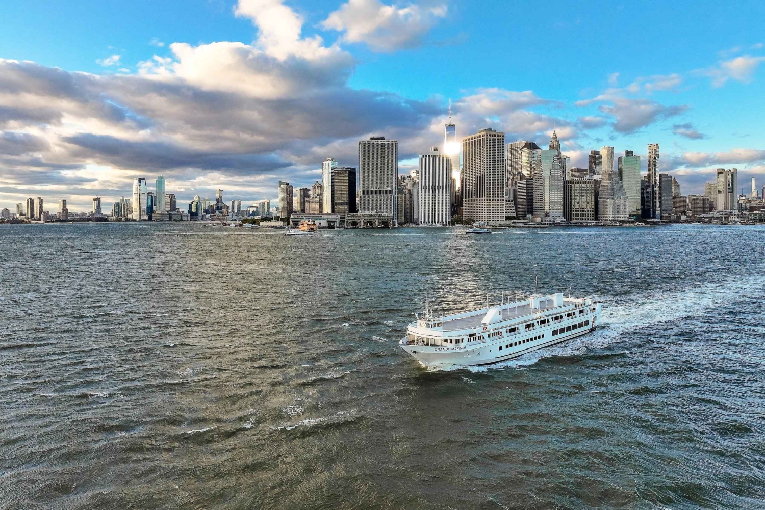 NYC: Cruzeiro com fogos de artifÃcio no dia 4 de julho + buffet de churrasco no Grand Mariner