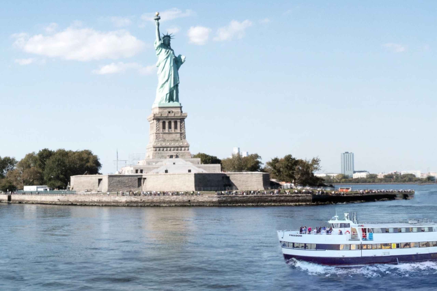 NYC: Liberty Cruise på New York Harbor med live guide
