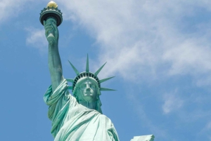 NYC: Liberty Cruise på New York Harbor med live guide