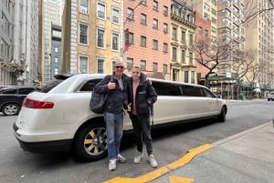 Passeio de limusine em NYC em uma limusine longa - King and Queen Limo NYC
