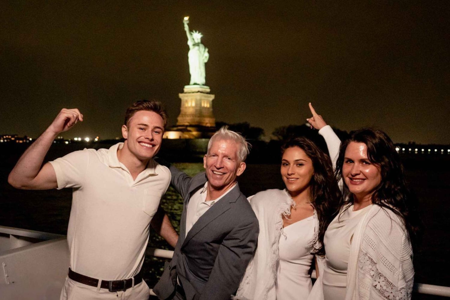Nueva York: crucero con cena y vistas del skyline de Manhattan