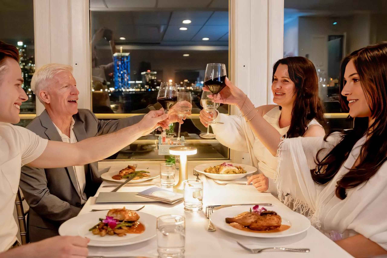 Nueva York: crucero con cena y vistas del skyline de Manhattan