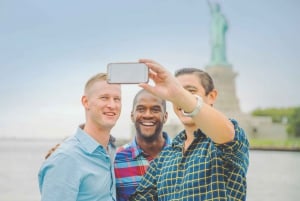 NYC: Multilingual City Highlights Sightseeing Cruise