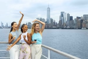 NYC: Multilingual City Highlights Sightseeing Cruise
