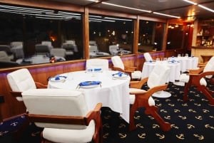 NUEVA YORK: Cena Crucero de Nochevieja con Música y Barra Libre