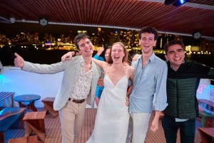 NYC: Oudejaarsavond Dinner Cruise met muziek en open bar