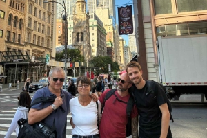 ニューヨーク市：クリスマスと名所を巡るガイド付き市内ツアー（快適なカートで）