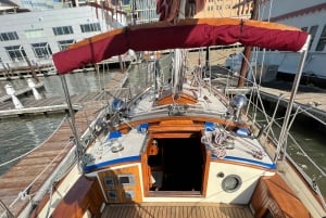 New York: charter privato di barche a vela classiche nel porto di New York