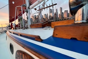 New York: charter privato di barche a vela classiche nel porto di New York