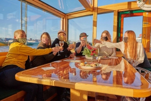 NYC: Sightseeing Holiday Cruise with Drink