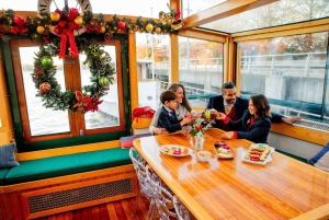 NYC: Sightseeing Holiday Cruise with Drink