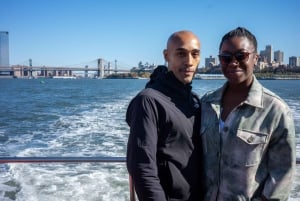 Croisière panoramique : la ligne d'horizon de New York et la Statue de la Liberté