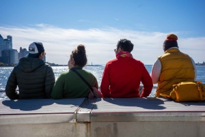 Croisière panoramique : la ligne d'horizon de New York et la Statue de la Liberté